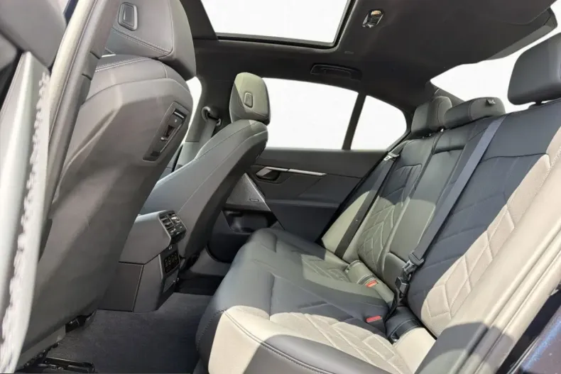 BMW 530 (Seria 5) din 2025 cu 22.271 km - oferta BMW238802 - foto 12