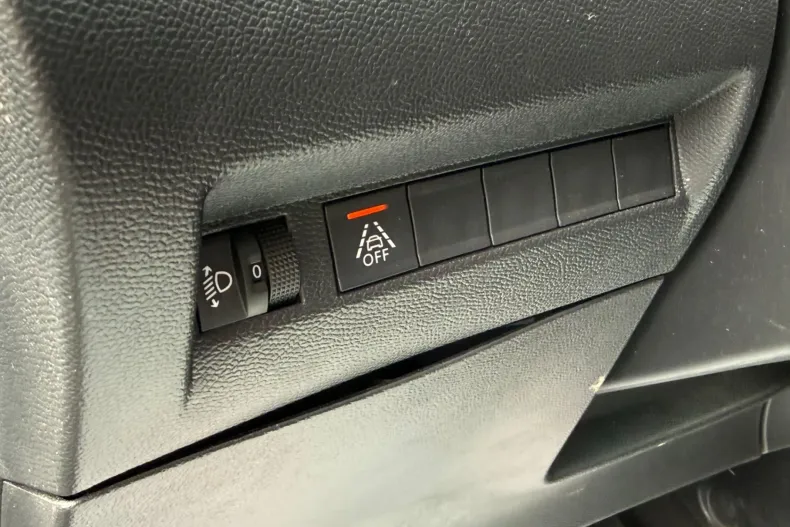 Peugeot 2008 din 2023 cu 49.575 km - oferta PEU238842 - foto 10