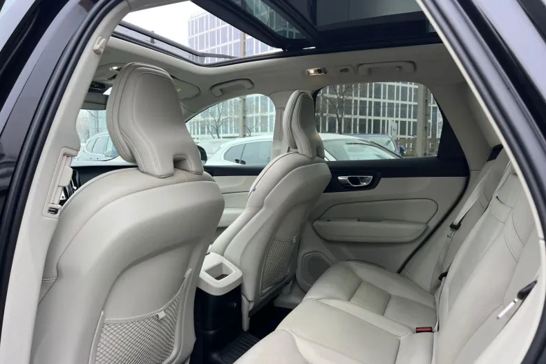 Volvo XC60 din 2020 cu 71.368 km - oferta VOL238847 - foto 16