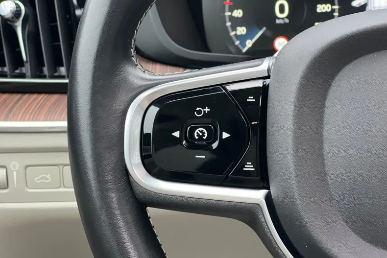Volvo XC60 din 2020 cu 71.368 km - oferta VOL238847 - foto 22