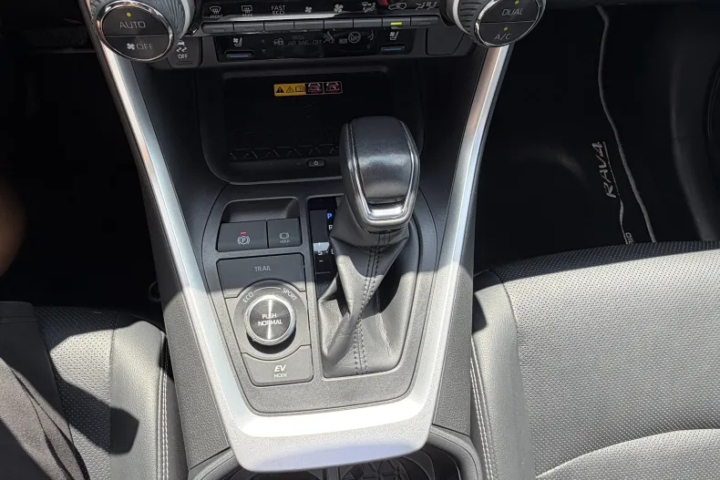 Toyota RAV4 din 2024 cu 21.200 km - oferta TOY238864 - foto 17