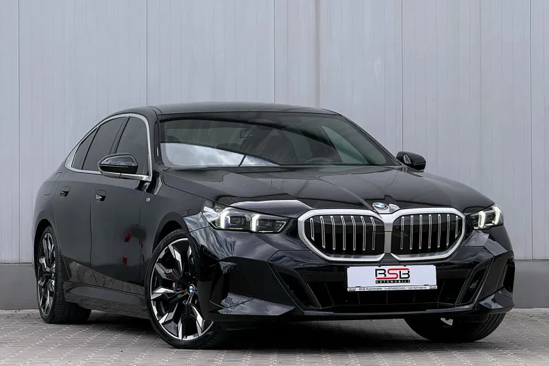 BMW 550e (Seria 5) din 2024 cu 37.022 km - oferta BMW238869 - foto 1