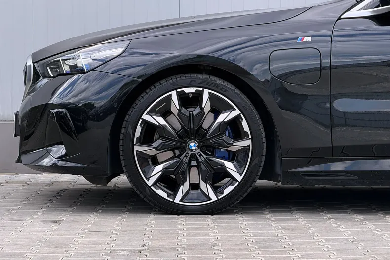 BMW 550e (Seria 5) din 2024 cu 37.022 km - oferta BMW238869 - foto 13