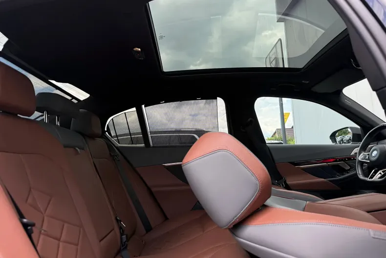 BMW 550e (Seria 5) din 2024 cu 37.022 km - oferta BMW238869 - foto 18