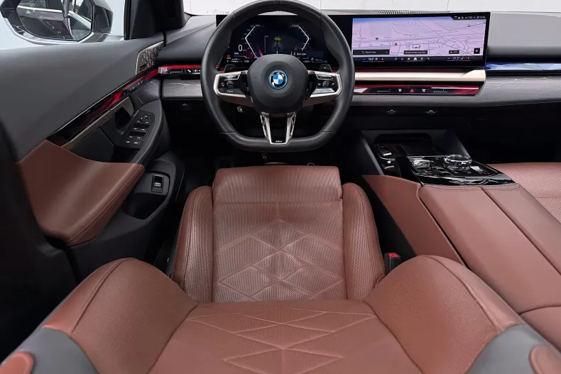 BMW 550e (Seria 5) din 2024 cu 37.022 km - oferta BMW238869 - foto 21