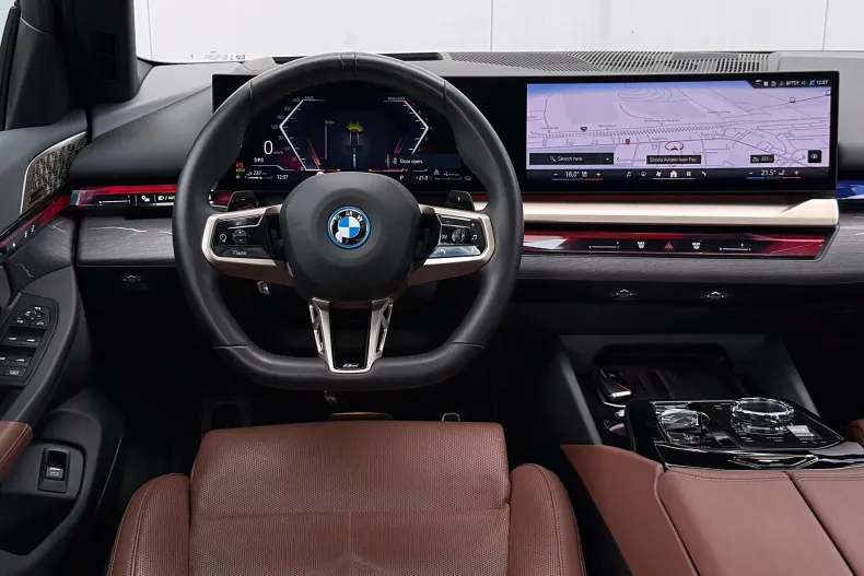 BMW 550e (Seria 5) din 2024 cu 37.022 km - oferta BMW238869 - foto 22