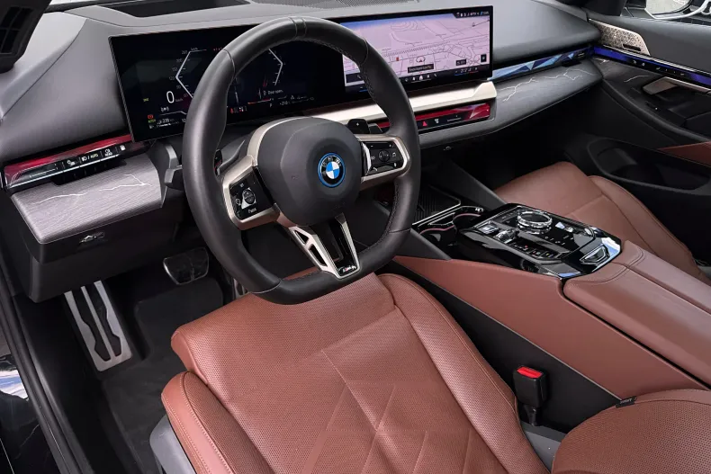BMW 550e (Seria 5) din 2024 cu 37.022 km - oferta BMW238869 - foto 23