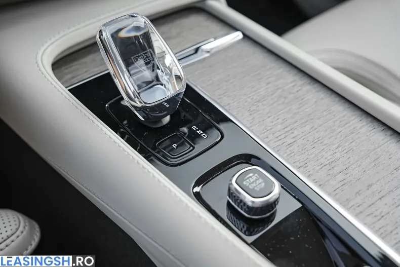 Volvo XC90 din 2023 cu 117.000 km - oferta VOL238871 - foto 37