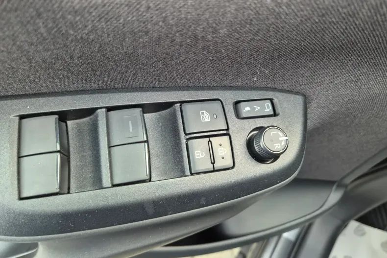 Toyota Yaris Cross din 2025 cu 10.865 km - oferta TOY238914 - foto 18