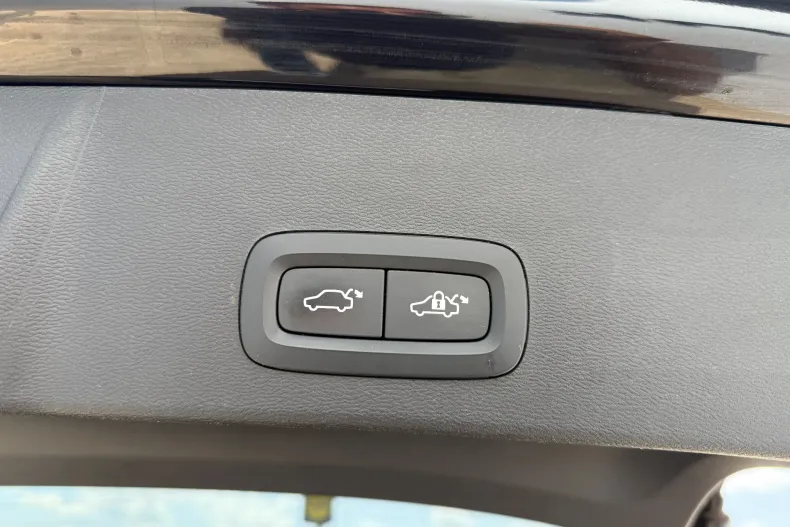 Volvo XC40 din 2020 cu 117.697 km - oferta VOL238949 - foto 19