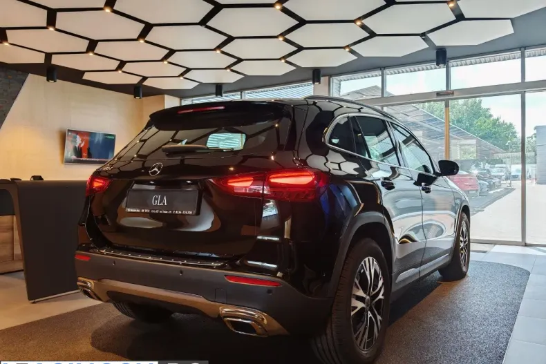 Mercedes-Benz GLA 180 (Clasa GLA) din 2026 cu 1 km - oferta MER238955 - foto 13