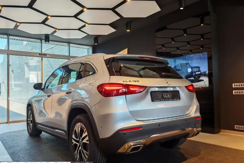 Mercedes-Benz GLA 180 (Clasa GLA) din 2026 cu 1 km - oferta MER238956 - foto 11
