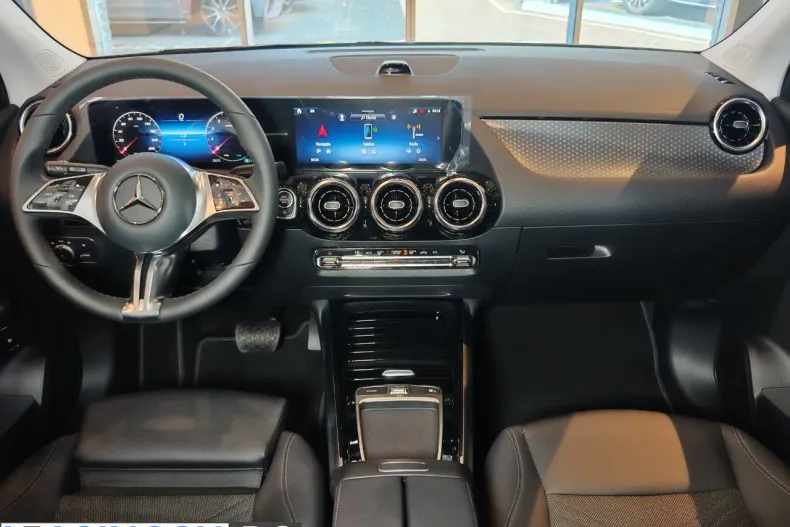 Mercedes-Benz GLA 180 (Clasa GLA) din 2026 cu 1 km - oferta MER238956 - foto 12