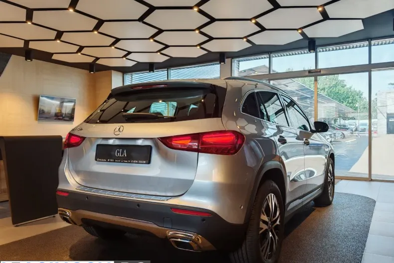 Mercedes-Benz GLA 180 (Clasa GLA) din 2026 cu 1 km - oferta MER238956 - foto 13