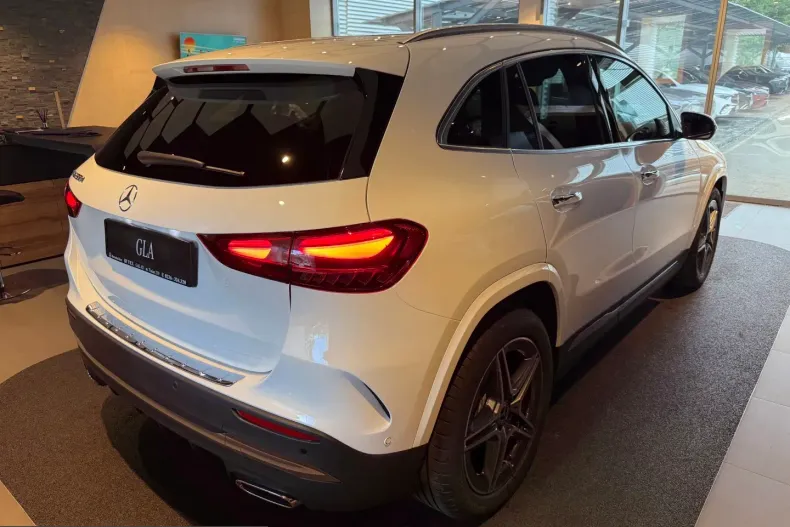 Mercedes-Benz GLA 200 (Clasa GLA) din 2026 cu 1 km - oferta MER238957 - foto 11