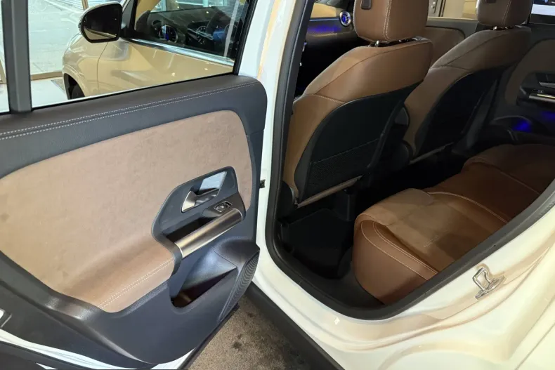 Mercedes-Benz GLA 200 (Clasa GLA) din 2026 cu 1 km - oferta MER238957 - foto 12