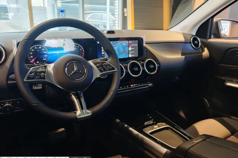 Mercedes-Benz GLA 180 (Clasa GLA) din 2026 cu 1 km - oferta MER238962 - foto 6