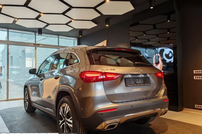 Mercedes-Benz GLA 180 (Clasa GLA) din 2026 cu 1 km - oferta MER238962 - foto 9