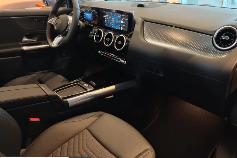 Mercedes-Benz GLA 180 (Clasa GLA) din 2026 cu 1 km - oferta MER238962 - foto 10