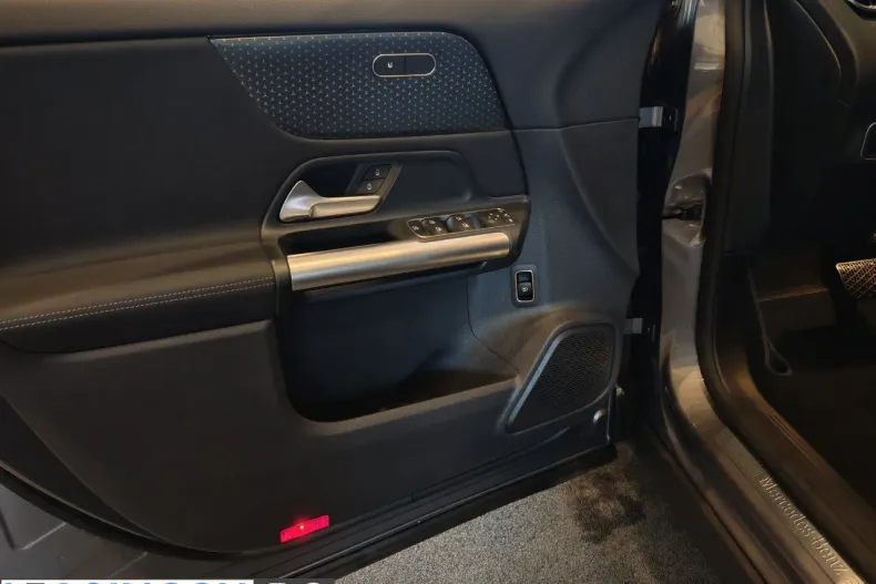 Mercedes-Benz GLA 180 (Clasa GLA) din 2026 cu 1 km - oferta MER238962 - foto 17