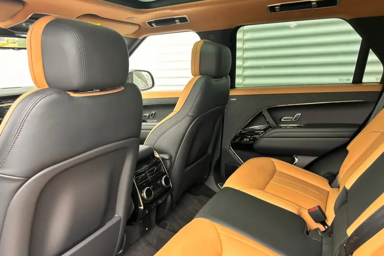 Land Rover Range Rover Sport din 2025 cu 4.950 km - oferta LAN238965 - foto 9