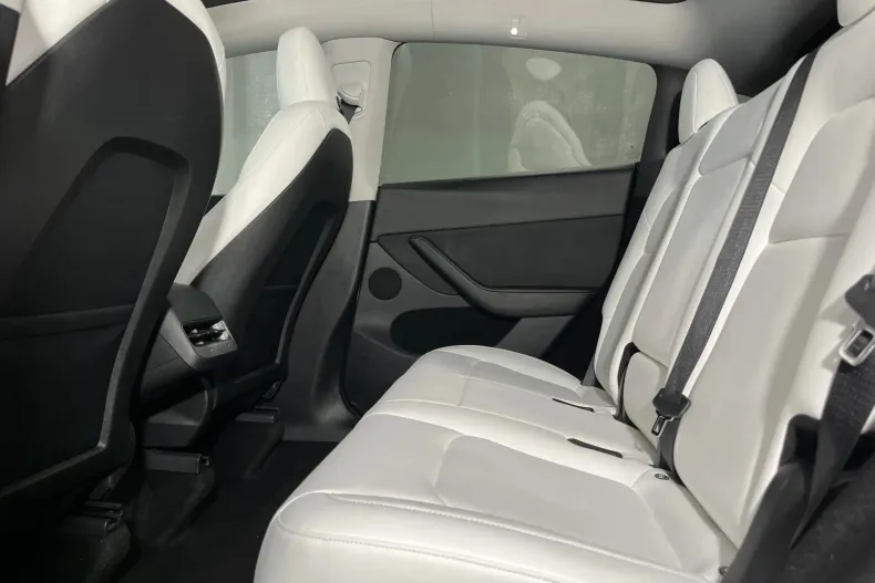Tesla Model Y din 2023 cu 109.438 km - oferta TES238968 - foto 13