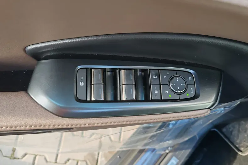 Lexus LBX din 2025 cu 3.520 km - oferta LEX238976 - foto 9