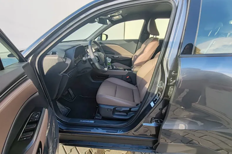 Lexus LBX din 2025 cu 3.520 km - oferta LEX238976 - foto 14
