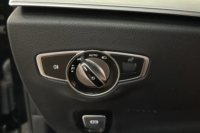 Mercedes-Benz E 300 (Clasa E) din 2021 cu 55.063 km - oferta MER238980 - foto 16