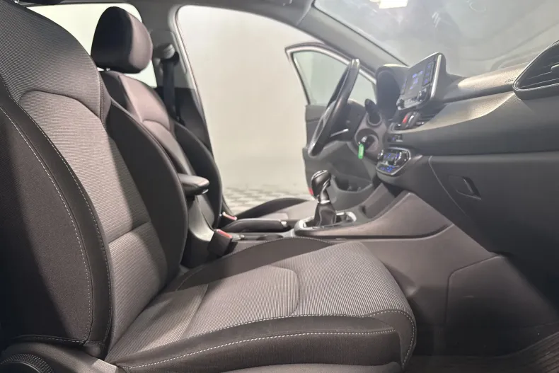 Hyundai i30 din 2023 cu 18.839 km - oferta HYU238984 - foto 11