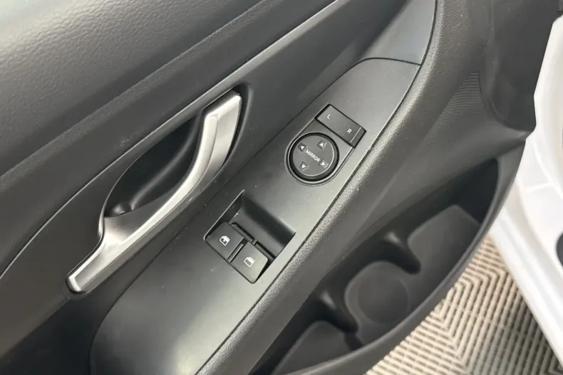 Hyundai i30 din 2023 cu 18.839 km - oferta HYU238984 - foto 14