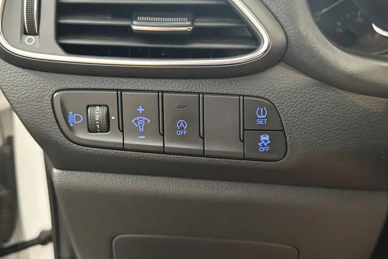 Hyundai i30 din 2023 cu 18.839 km - oferta HYU238984 - foto 15