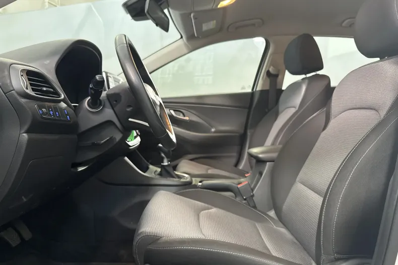 Hyundai i30 din 2023 cu 18.839 km - oferta HYU238984 - foto 19
