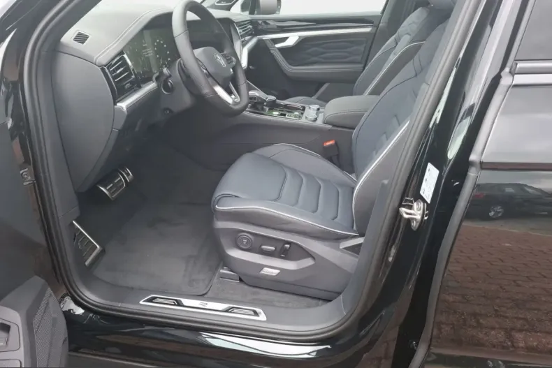Volkswagen Touareg din 2025 cu 2.500 km - oferta VOL238997 - foto 8