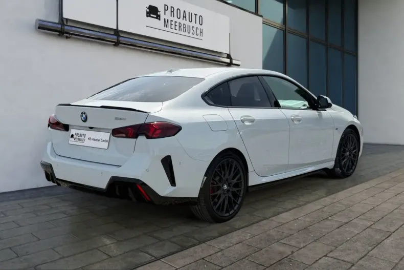 BMW 220i (Seria 2) din 2025 cu 15.800 km - oferta BMW239032 - foto 3
