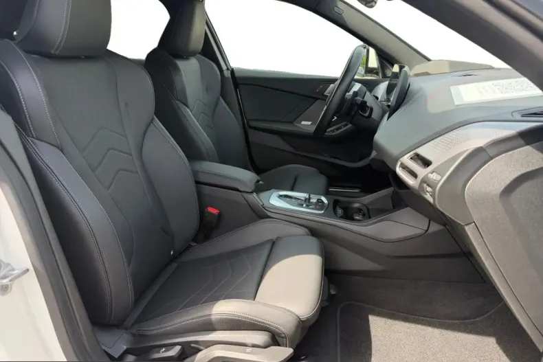 BMW 220i (Seria 2) din 2025 cu 15.800 km - oferta BMW239032 - foto 6