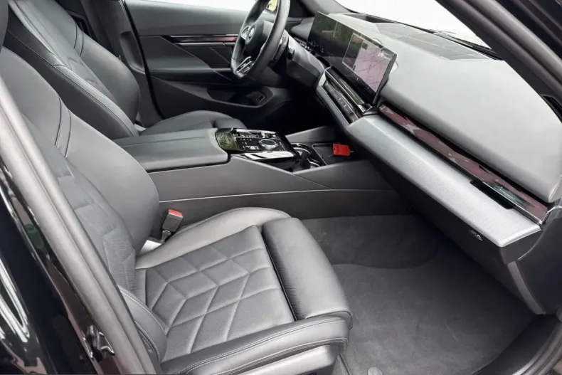 BMW 530 (Seria 5) din 2025 cu 16.662 km - oferta BMW239034 - foto 13