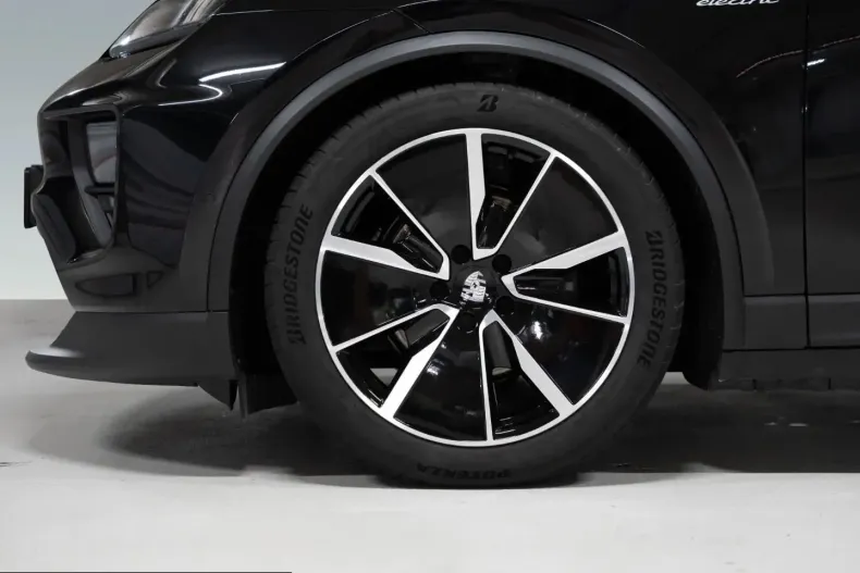 Porsche Macan din 2024 cu 15.300 km - oferta POR239096 - foto 6