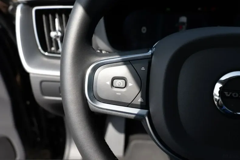 Volvo XC60 din 2023 cu 52.386 km - oferta VOL239124 - foto 17