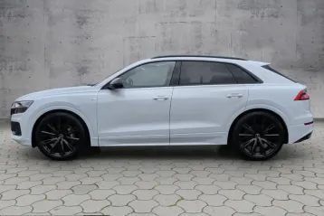 Audi Q8 din 2023 - oferta AUD239191