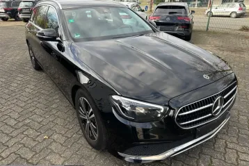 Mercedes-Benz E 220 din 2022 - oferta MER239221