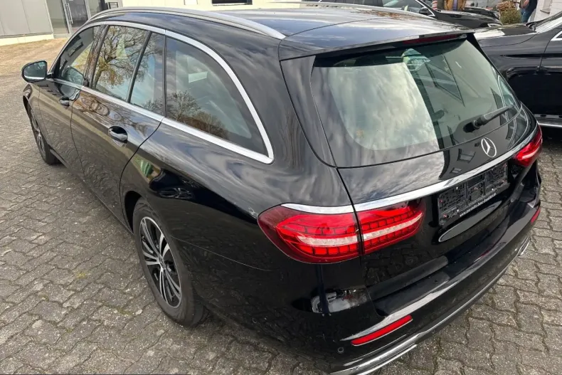 Mercedes-Benz E 220 (Clasa E) din 2022 cu 97.000 km - oferta MER239221 - foto 4