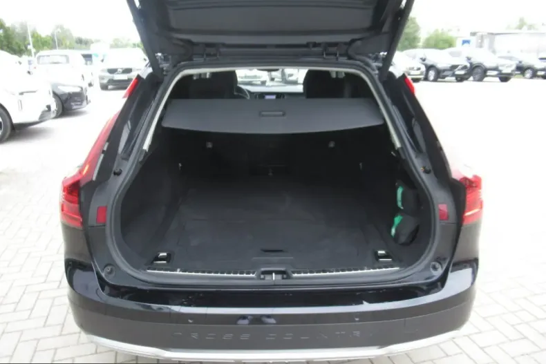 Volvo V90 Cross Country din 2023 cu 47.963 km - oferta VOL239312 - foto 4
