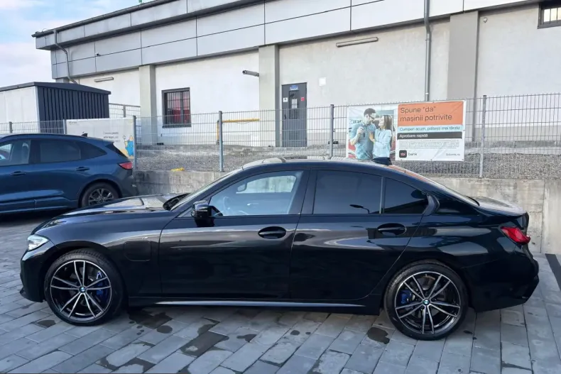 BMW 330 (Seria 3) din 2021 cu 31.500 km - oferta BMW239324 - foto 2