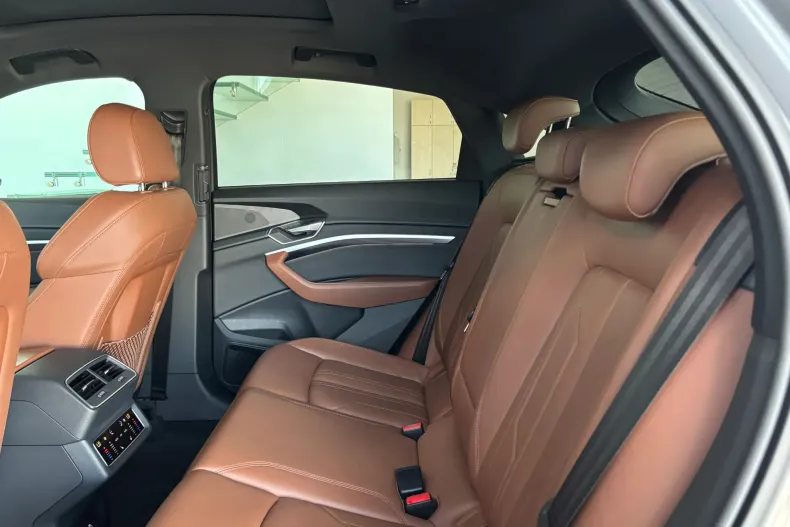 Audi e-tron din 2022 cu 92.400 km - oferta AUD239378 - foto 18