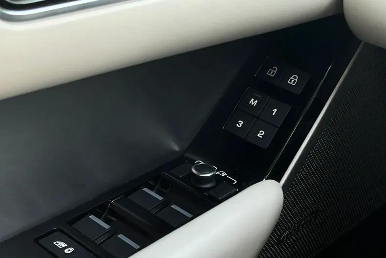 Land Rover Range Rover Velar din 2022 cu 94.189 km - oferta LAN239380 - foto 19