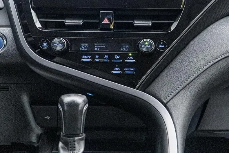 Toyota Camry din 2022 cu 115.000 km - oferta TOY239405 - foto 4