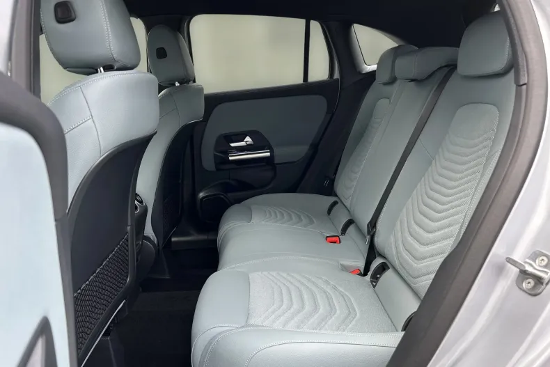 Mercedes-Benz GLA 220 (Clasa GLA) din 2026 cu 17 km - oferta MER239452 - foto 14