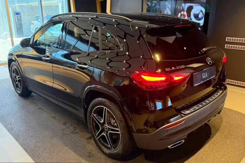 Mercedes-Benz GLA 200 (Clasa GLA) din 2026 cu 1 km - oferta MER239457 - foto 9