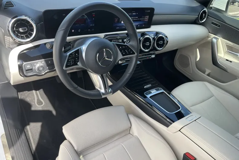Mercedes-Benz A 180 (Clasa A) din 2023 cu 36.069 km - oferta MER239462 - foto 9
